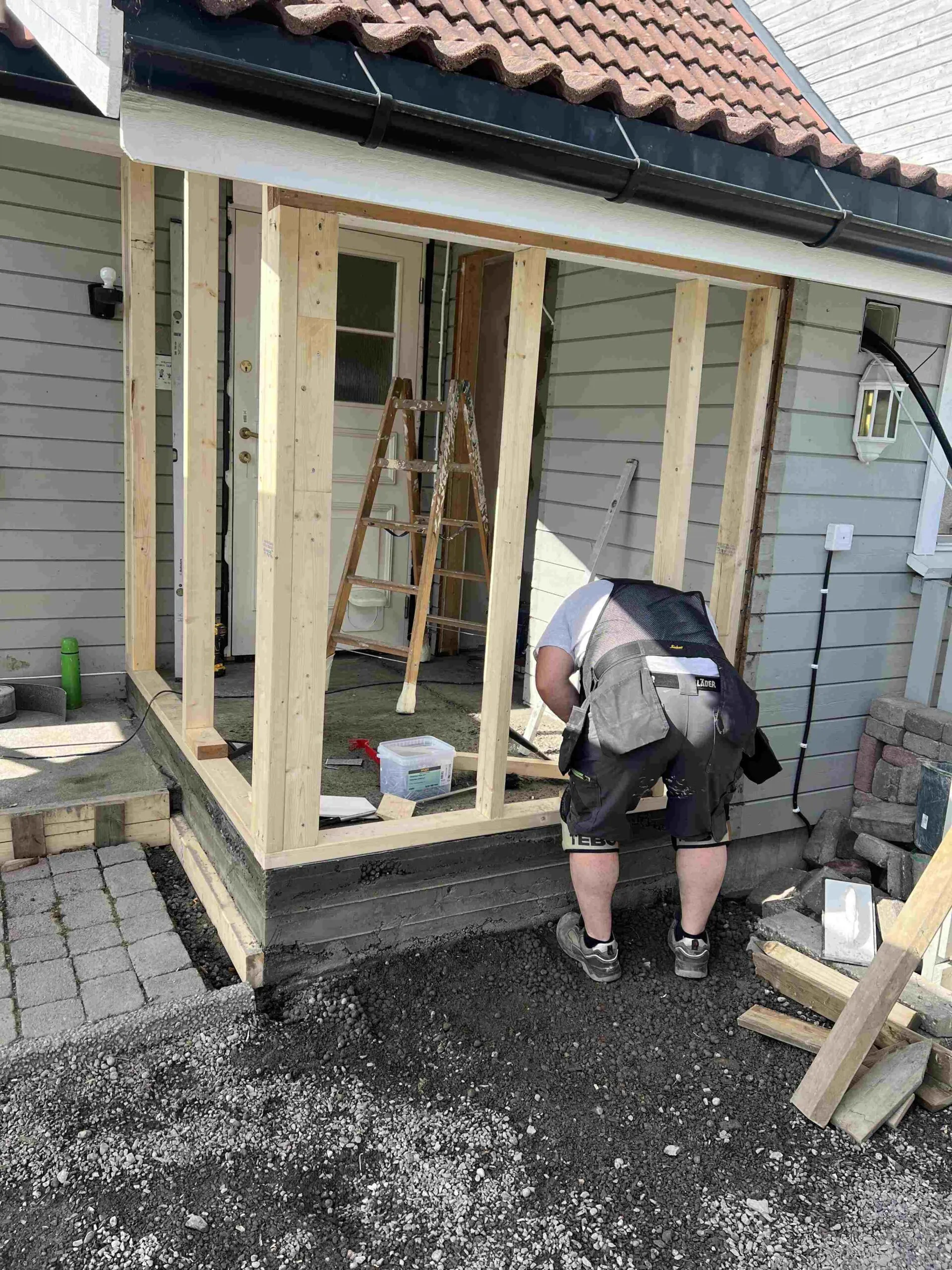 Extension under construction with load-bearing timber frame